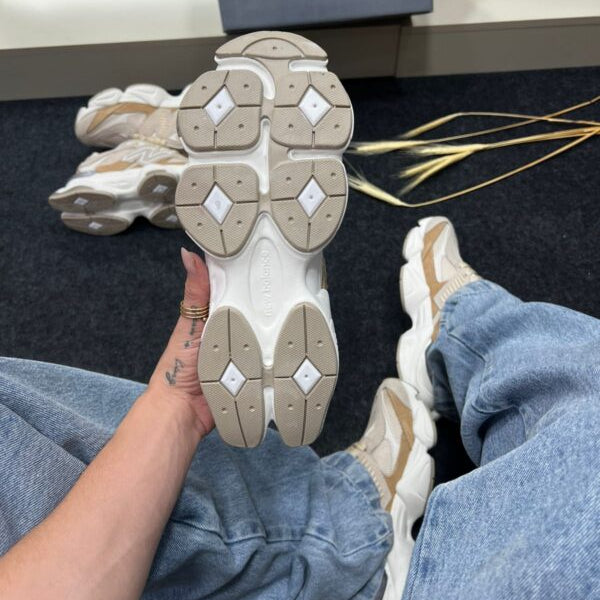 New Balance 9060 Bege Caramelo