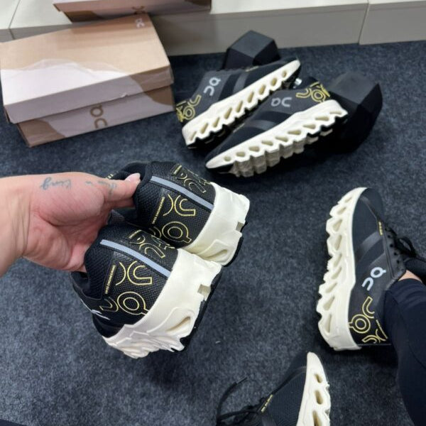 Oncloud Primeira Linha Preto Off White