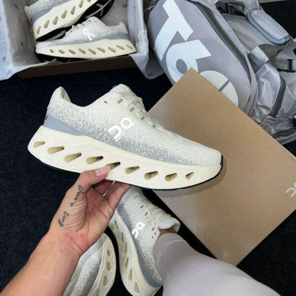 Oncloud Max Off White Nude