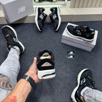 New Balance 2002R Preto e Branco