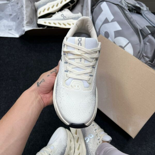 Oncloud Max Off White Nude