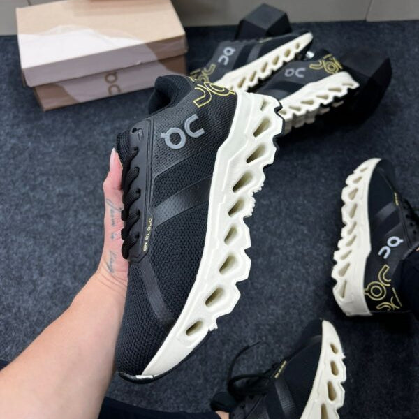 Oncloud Primeira Linha Preto Off White