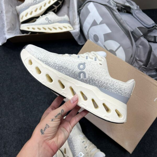 Oncloud Max Off White Nude